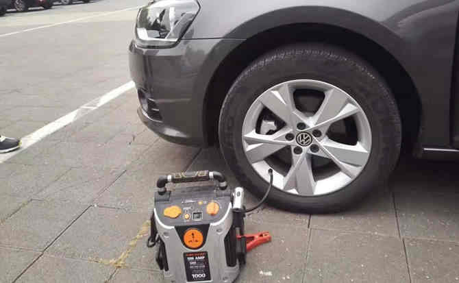 孙吴汽车搭电案例